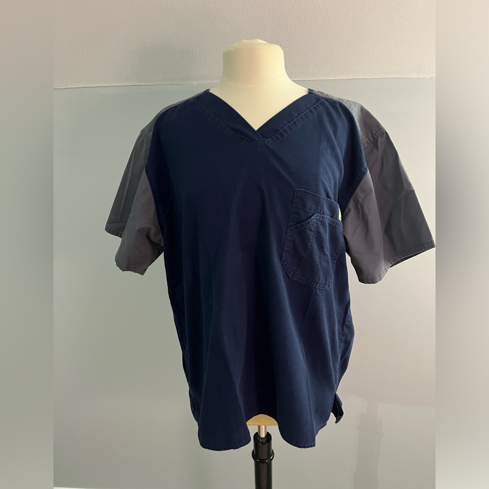 Carhartt pocket front scrub‎ top